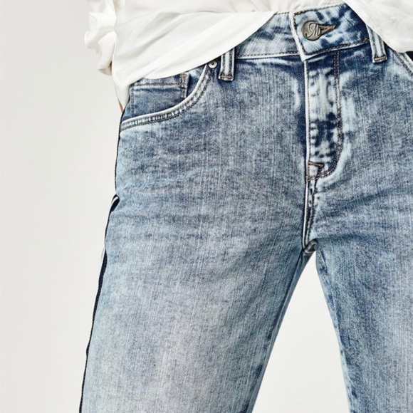 NWT MAVI denim Ava boyfriend Jean light indigo stripe - Picture 6 of 10